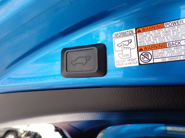 Used 2018 Toyota RAV4 XLE AWD/4WD image 7