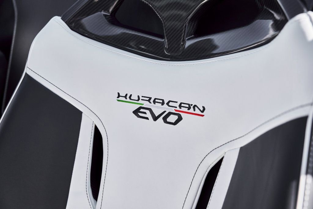 Used 2024 Lamborghini Huracan EVO image 48