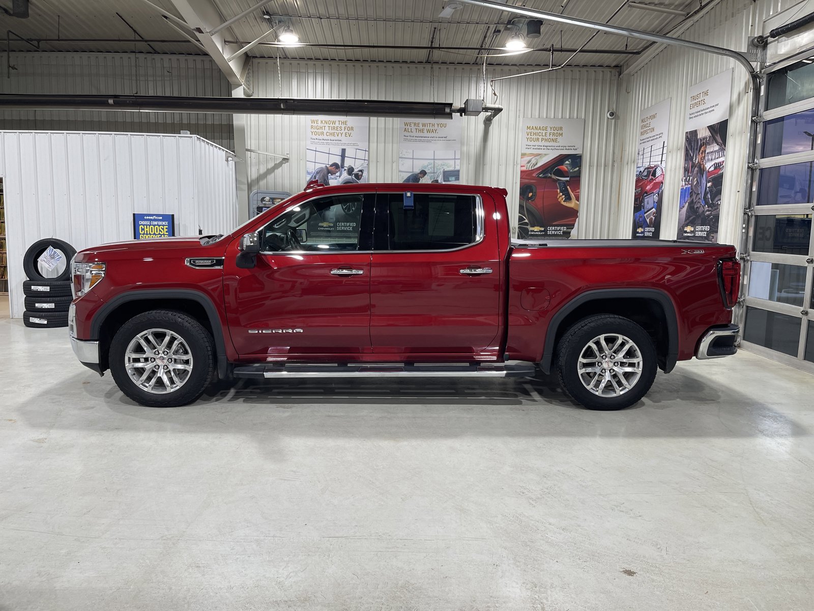 Used 2021 GMC Sierra 1500 SLT w/ SLT Premium Package AWD/4WD image 5