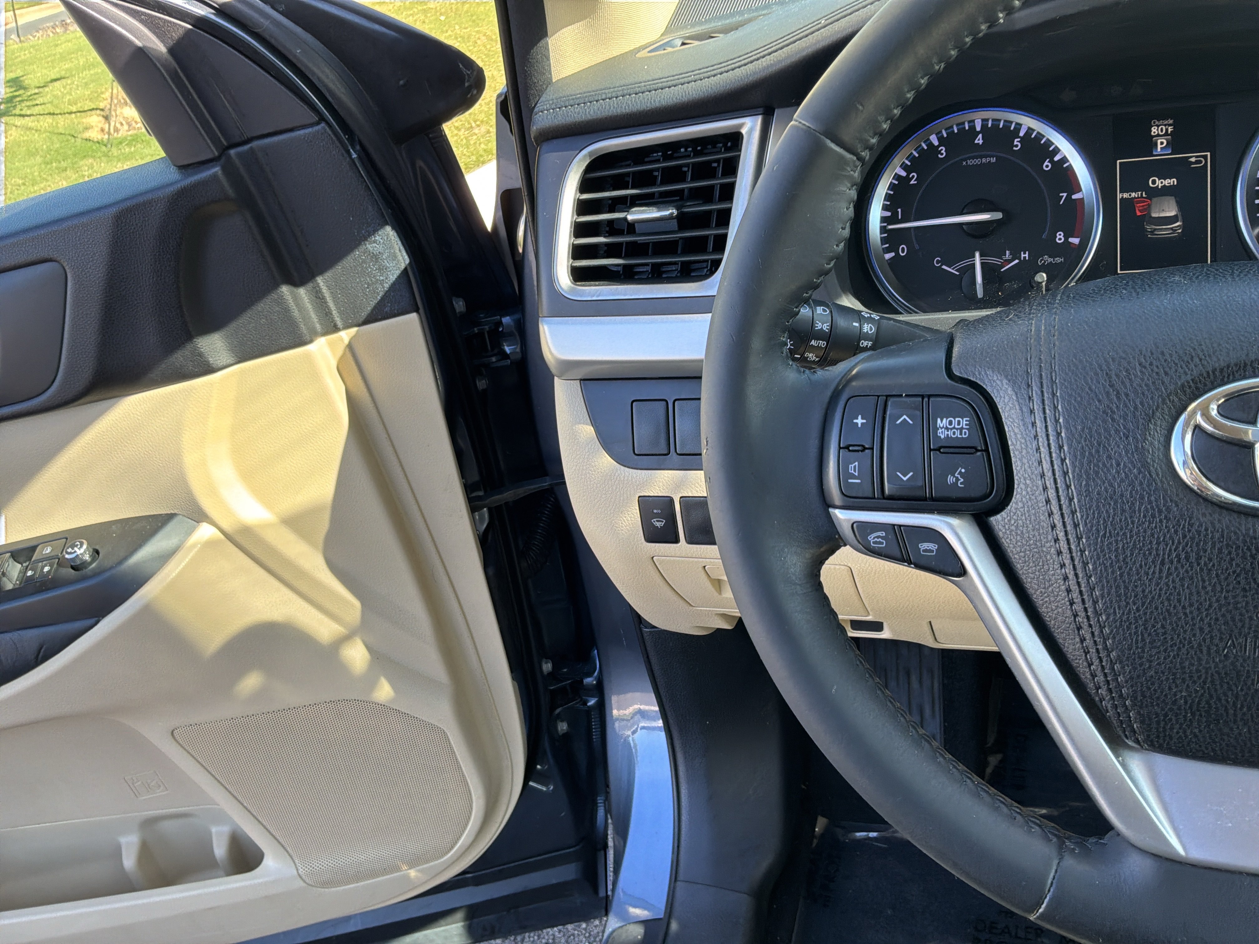 Used 2015 Toyota Highlander XLE AWD/4WD image 19