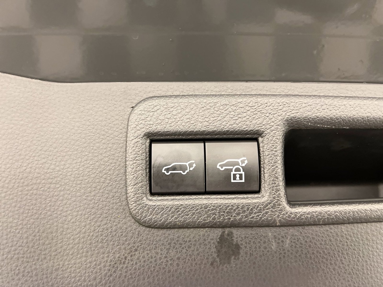 Used 2024 Toyota Venza XLE image 26