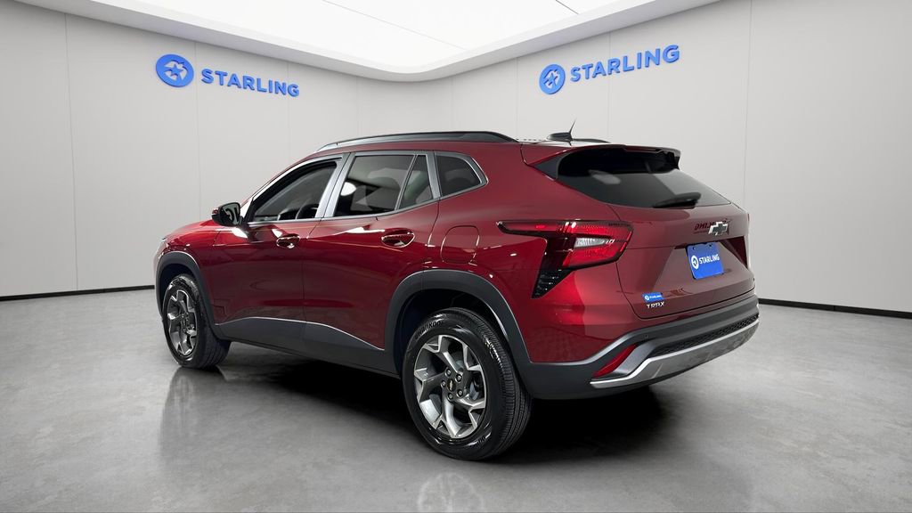 Certified 2025 Chevrolet Trax LT w/ Driver Confidence Package image 5