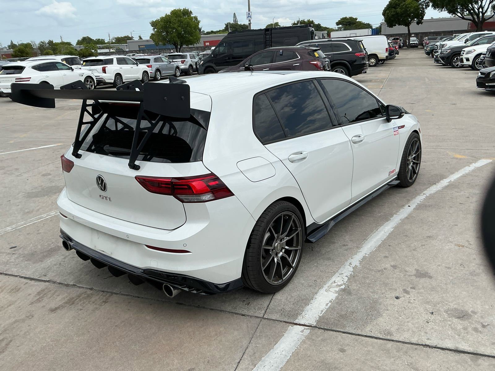 Used 2024 Volkswagen GTI SE FWD image 5