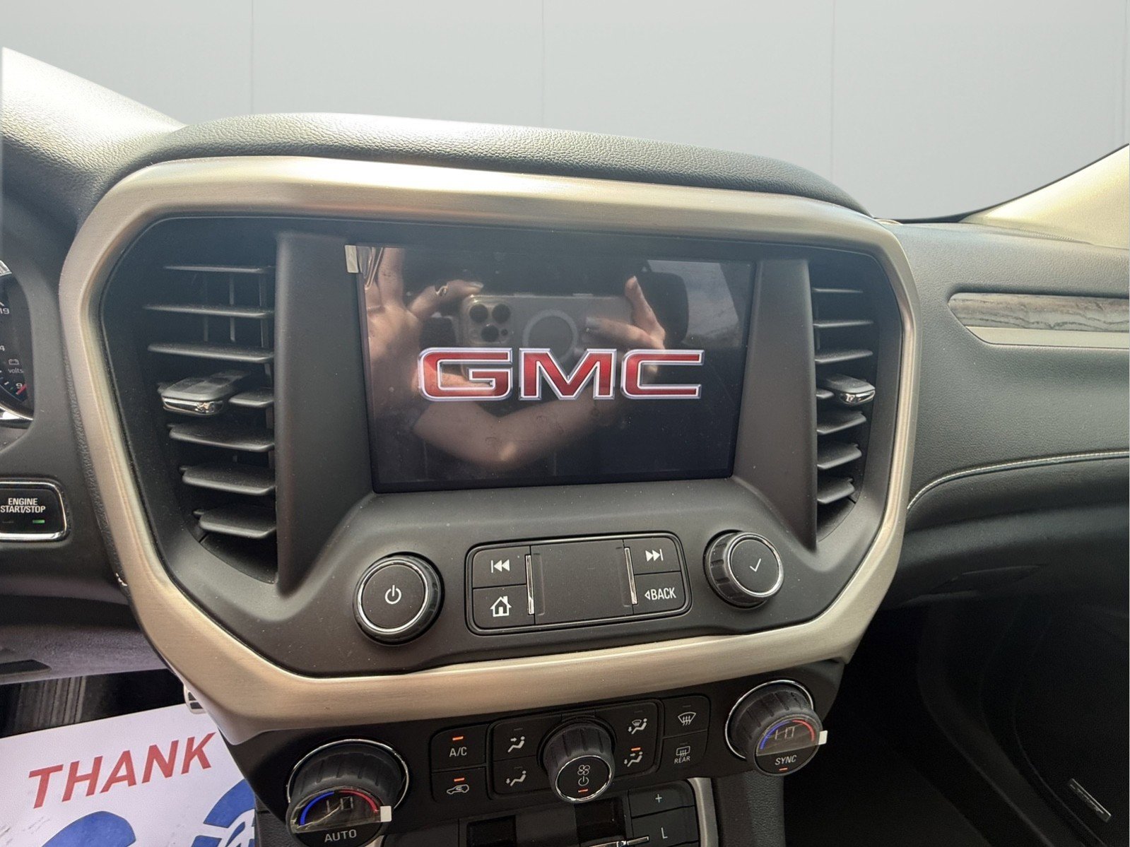 Used 2022 GMC Acadia Denali w/ Denali Technology Package image 16
