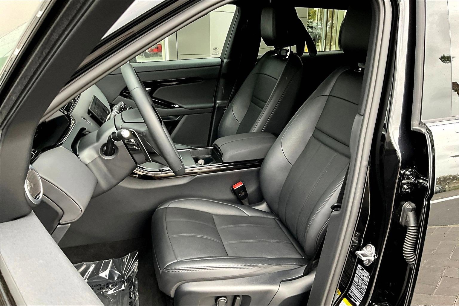 Used 2024 Land Rover Range Rover Evoque Dynamic SE image 25