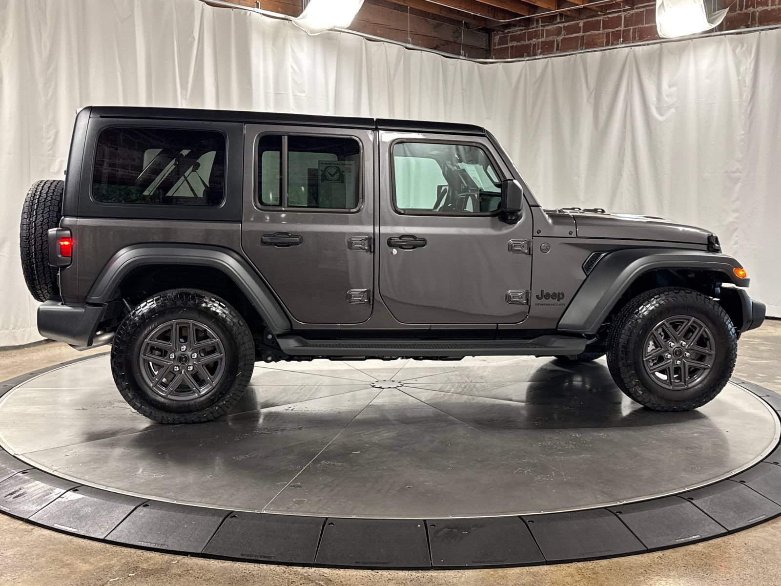Used 2025 Jeep Wrangler Unlimited Sport AWD/4WD image 17