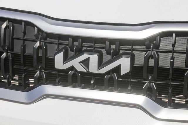 Used 2023 Kia Telluride EX w/ EX Captain's Chair Package image 7