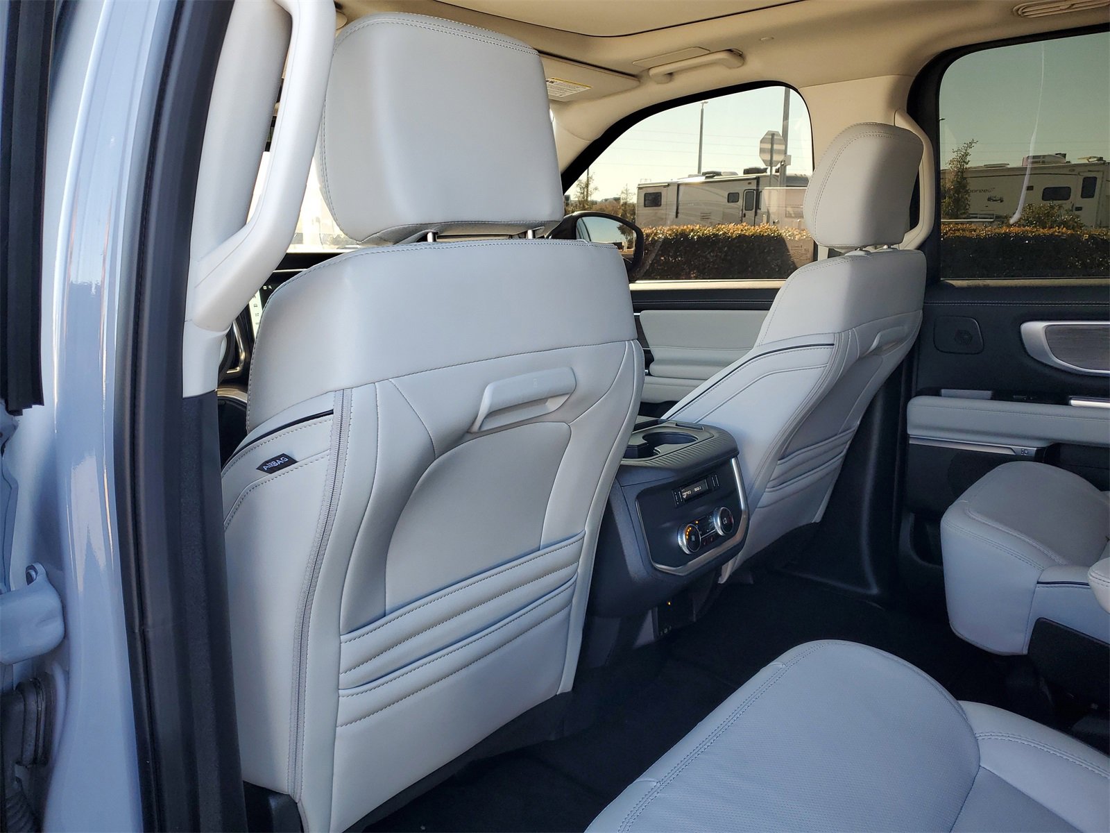 Certified 2025 Ford Expedition Platinum w/ Platinum Ultimate Package image 11