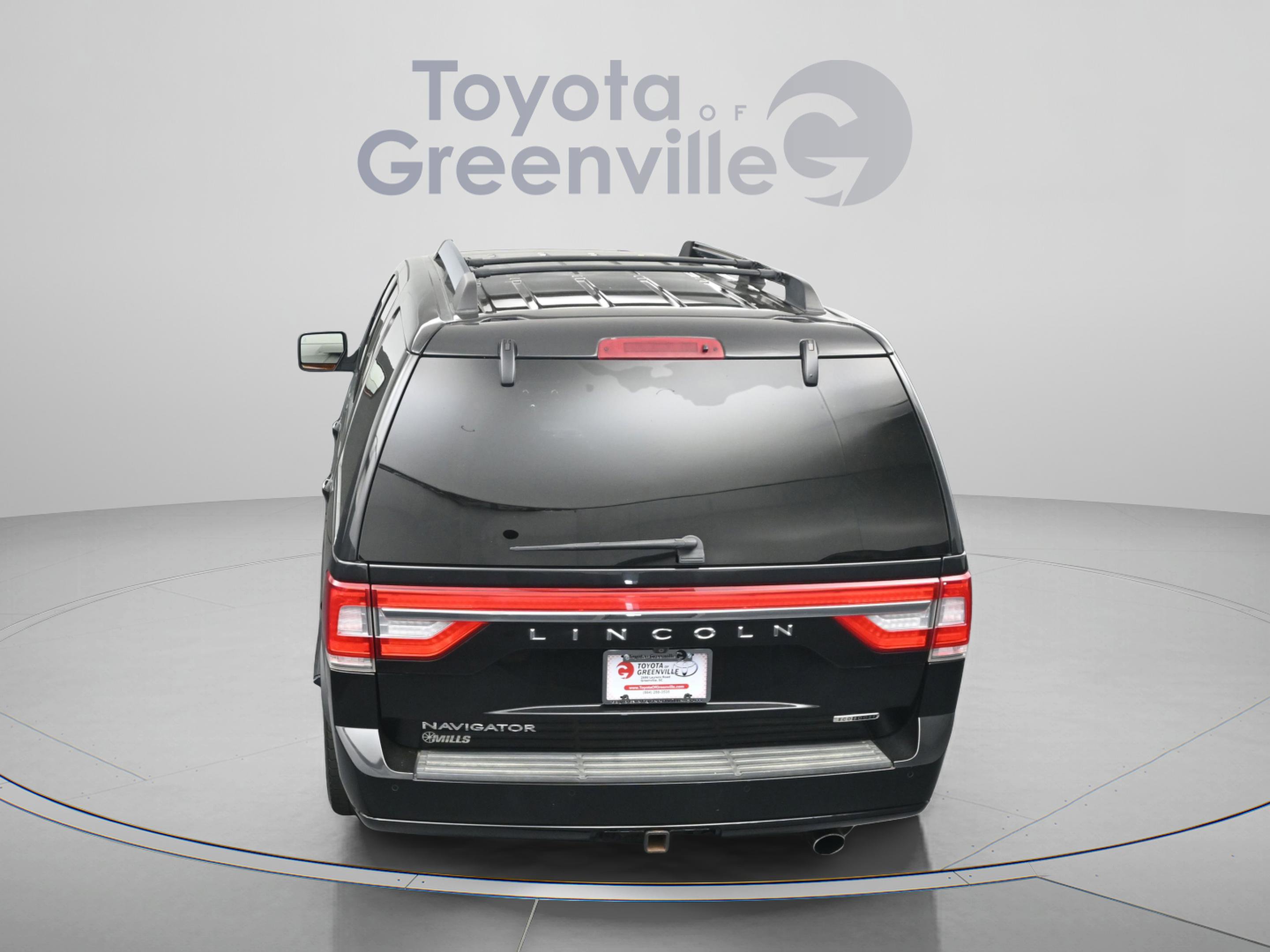 Used 2015 Lincoln Navigator 4WD image 12