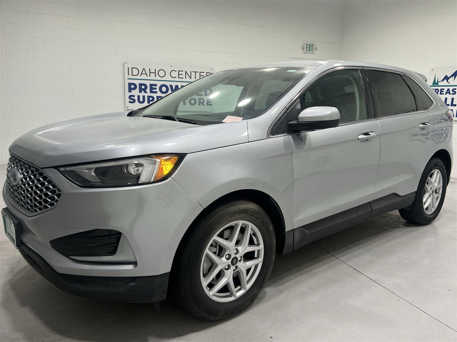 Used 2023 Ford Edge SEL image 4