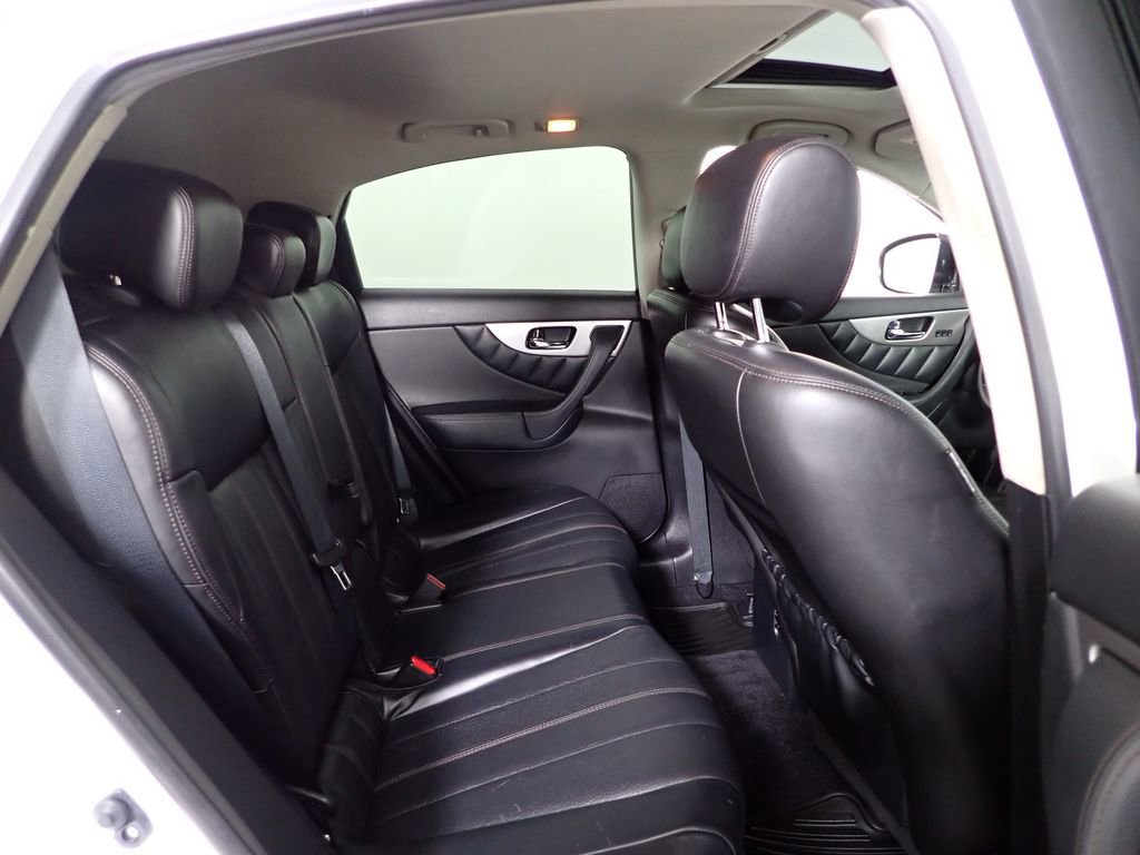 Used 2017 INFINITI QX70 AWD w/ Premium Package image 32