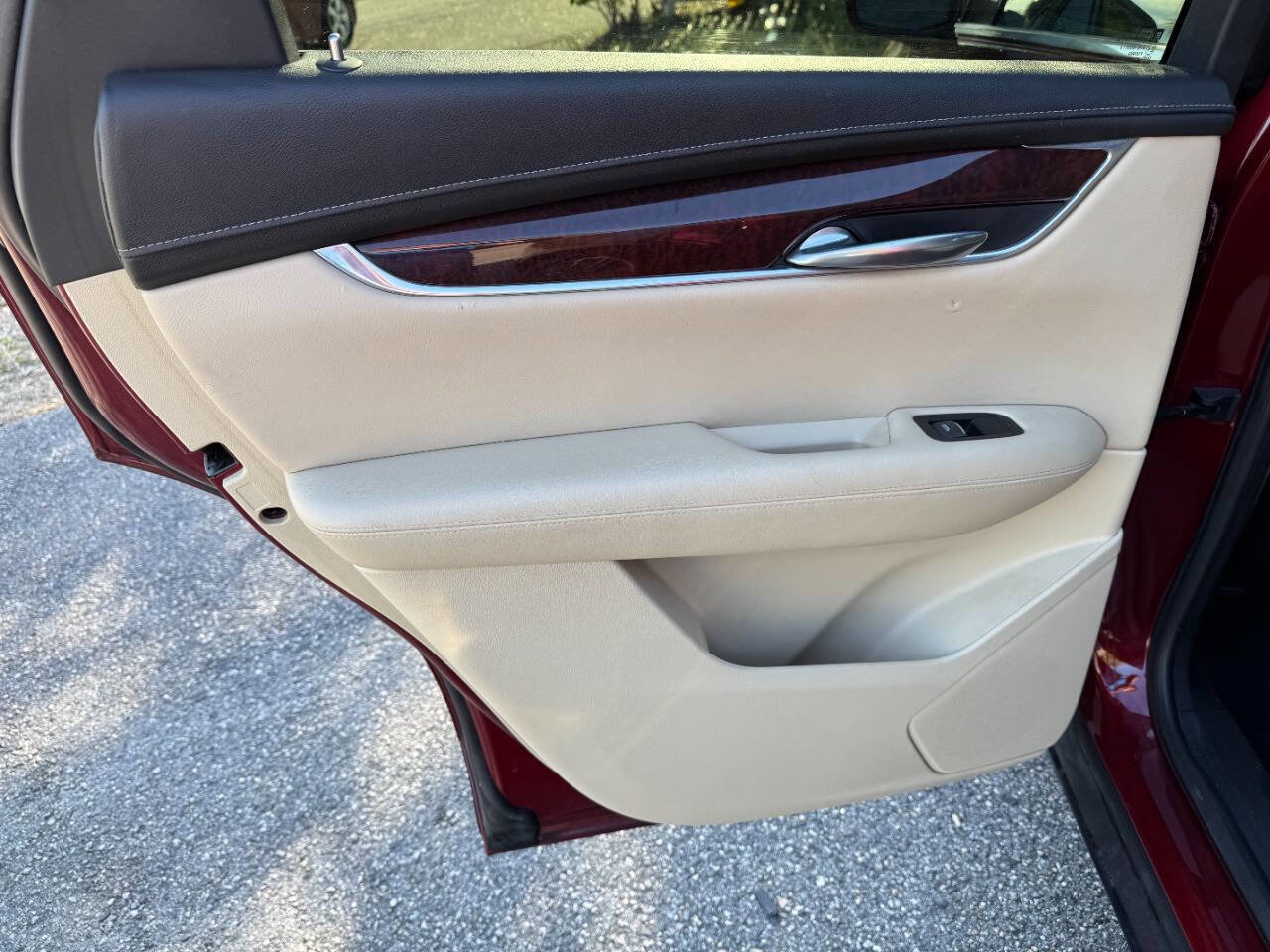 Used 2017 Cadillac XT5 Luxury w/ Driver Awareness Package image 41