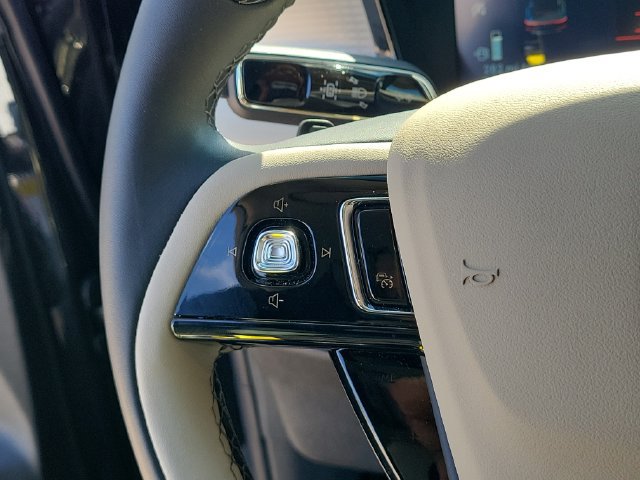 Used 2025 Lincoln Corsair FWD image 26