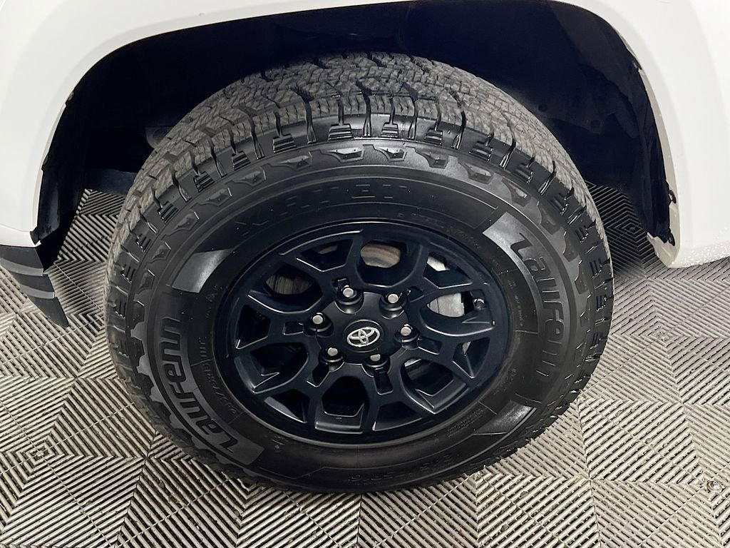 Certified 2021 Toyota Tacoma SR5 AWD/4WD image 28