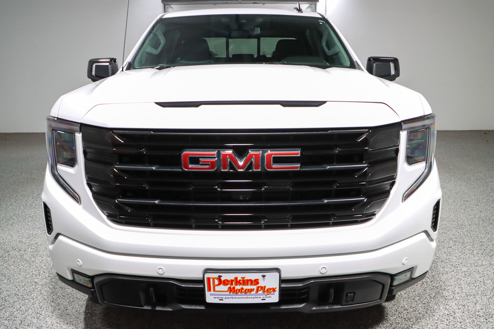 Used 2025 GMC Sierra 1500 Elevation w/ Elevation Premium Package image 4