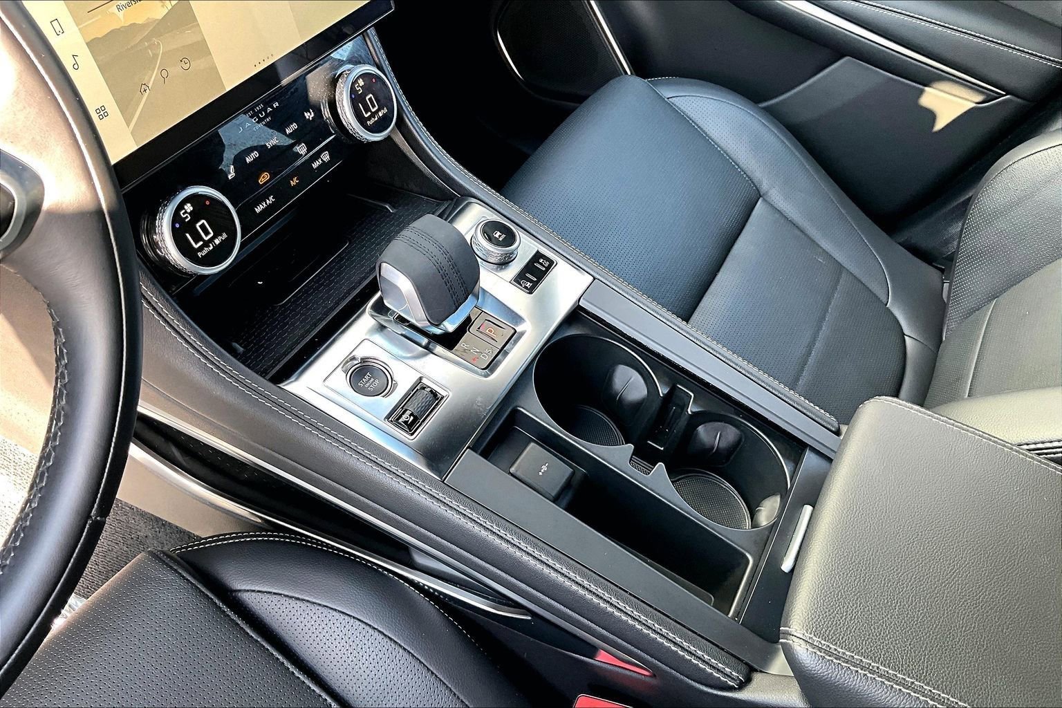 Certified 2025 Jaguar F-PACE R-Dynamic S AWD/4WD image 16