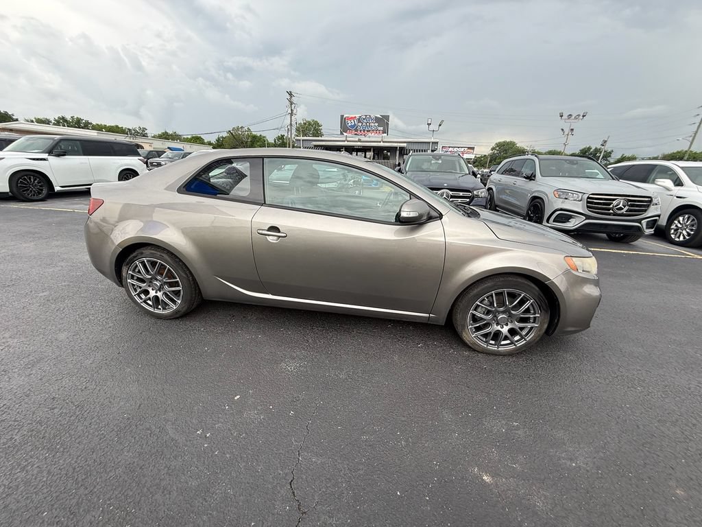 Used 2010 Kia Forte Koup SX FWD image 2