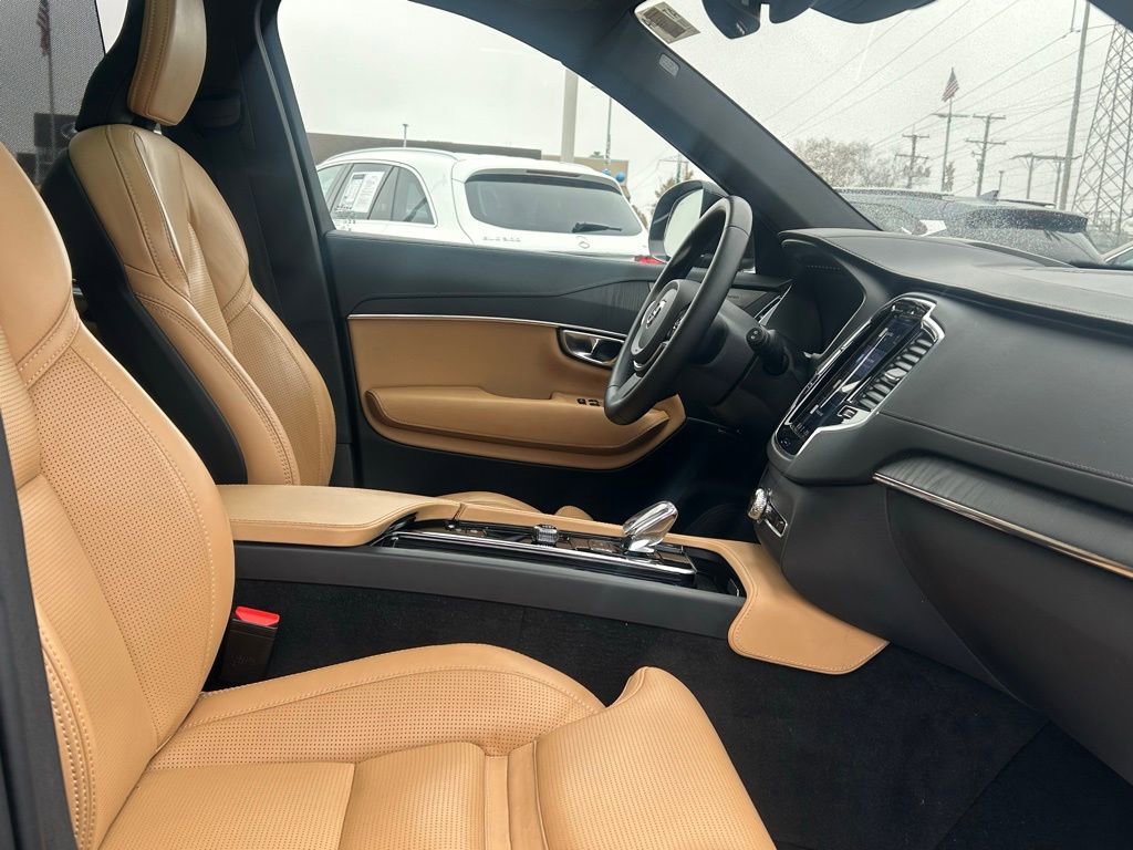 Used 2023 Volvo XC90 B6 Ultimate w/ Protection Package Premier image 21