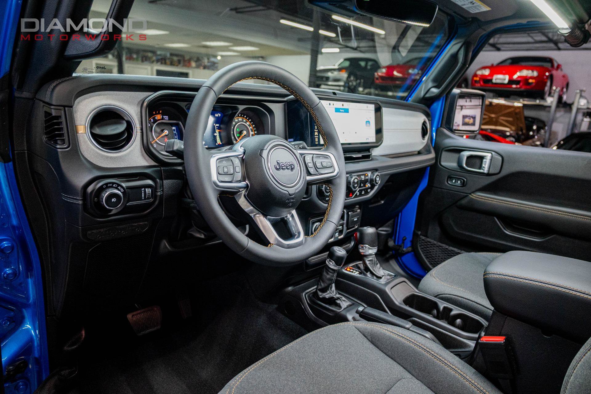 Used 2024 Jeep Wrangler Unlimited Sahara w/ Technology Group image 12