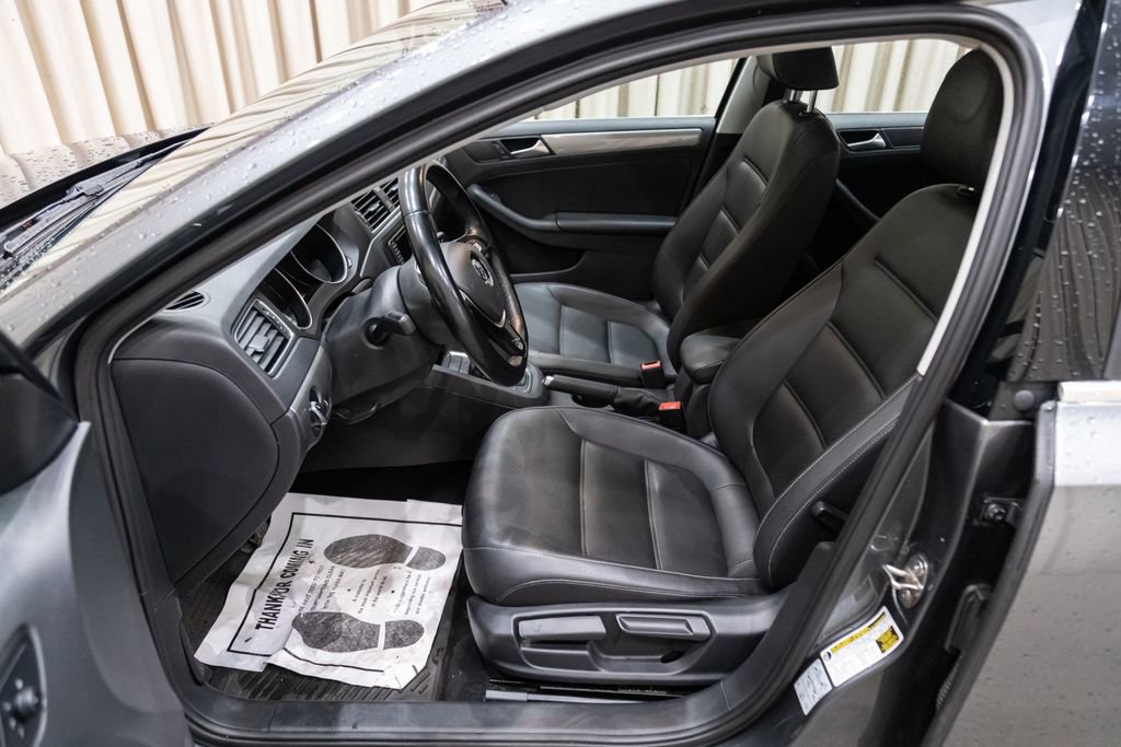 Used 2018 Volkswagen Jetta SE FWD image 9
