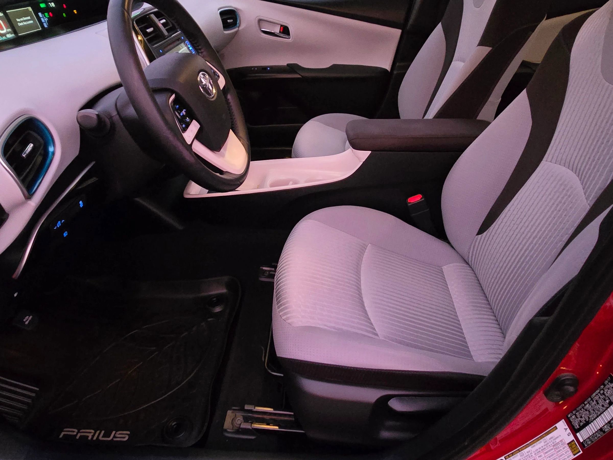 Used 2017 Toyota Prius Three image 35