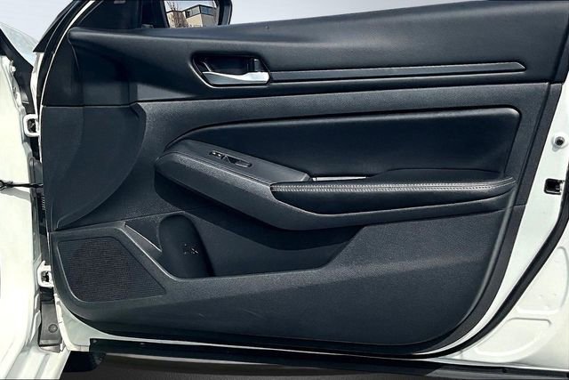 Used 2025 Nissan Altima 2.5 SV image 25