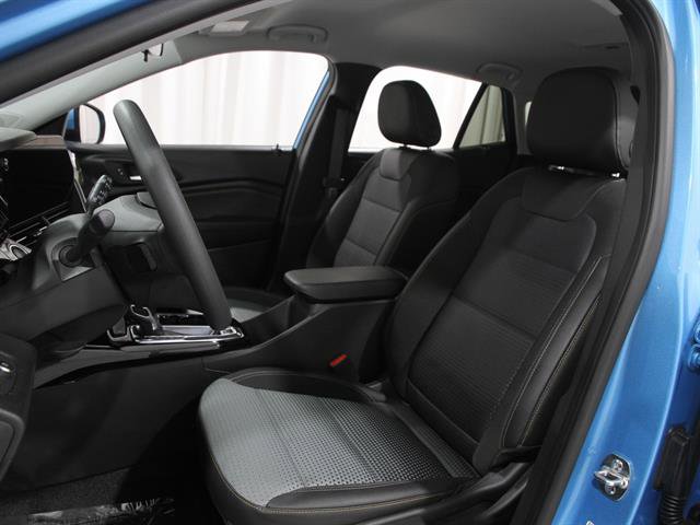 Used 2025 Chevrolet Trax LT image 5