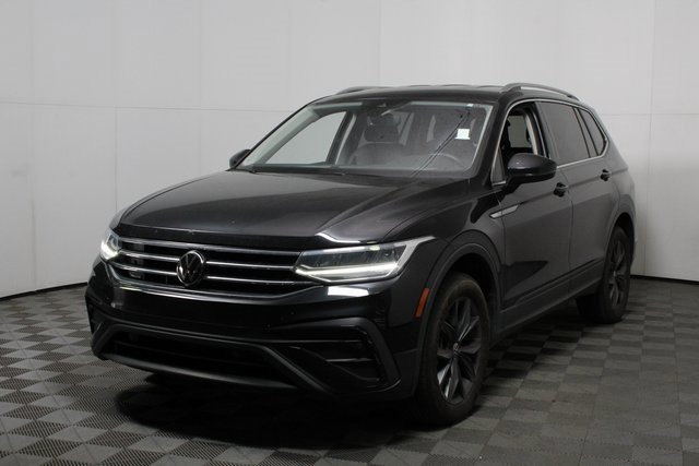 Used 2023 Volkswagen Tiguan SE image 3
