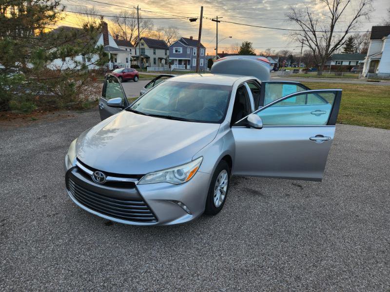 Used 2015 Toyota Camry LE image 48