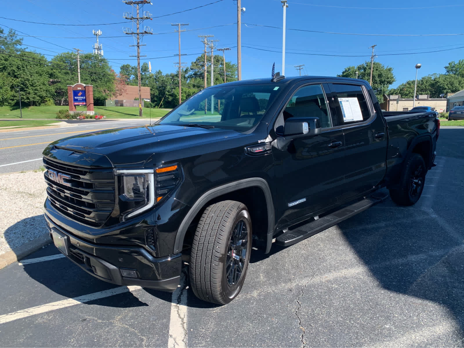 Used 2025 GMC Sierra 1500 Elevation w/ Elevation Premium Package AWD/4WD image 3