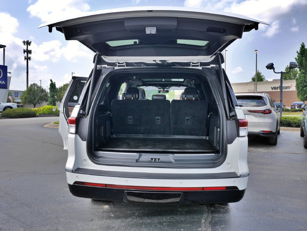 Used 2024 Lincoln Navigator L Reserve AWD/4WD image 16