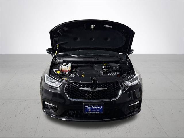 Certified 2025 Chrysler Pacifica Select AWD/4WD image 21