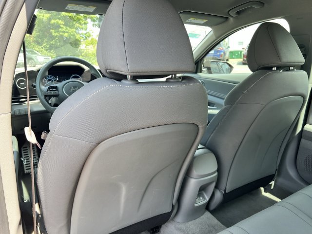 Used 2025 Hyundai Elantra SEL FWD image 35