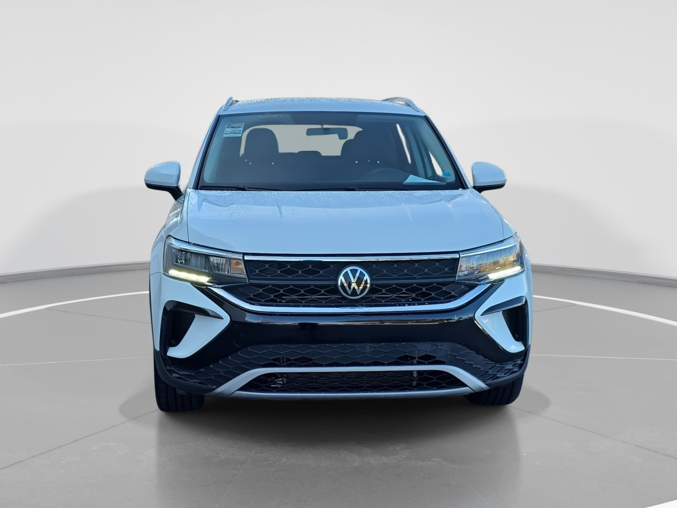 Used 2022 Volkswagen Taos SE image 2