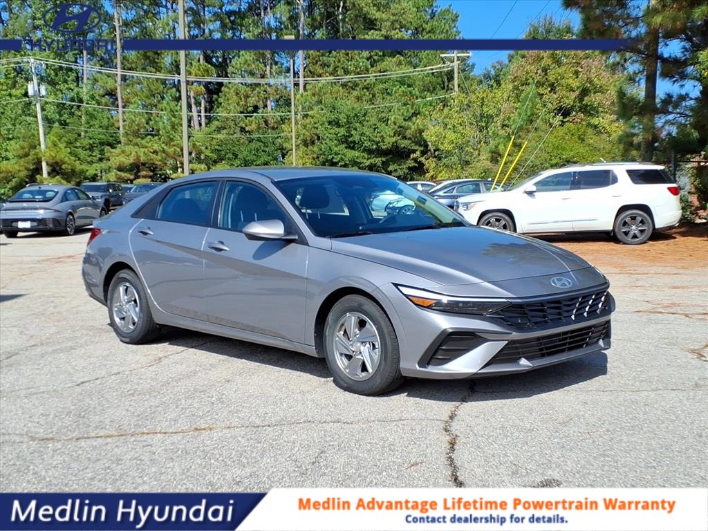 New 2025 Hyundai Elantra SE
