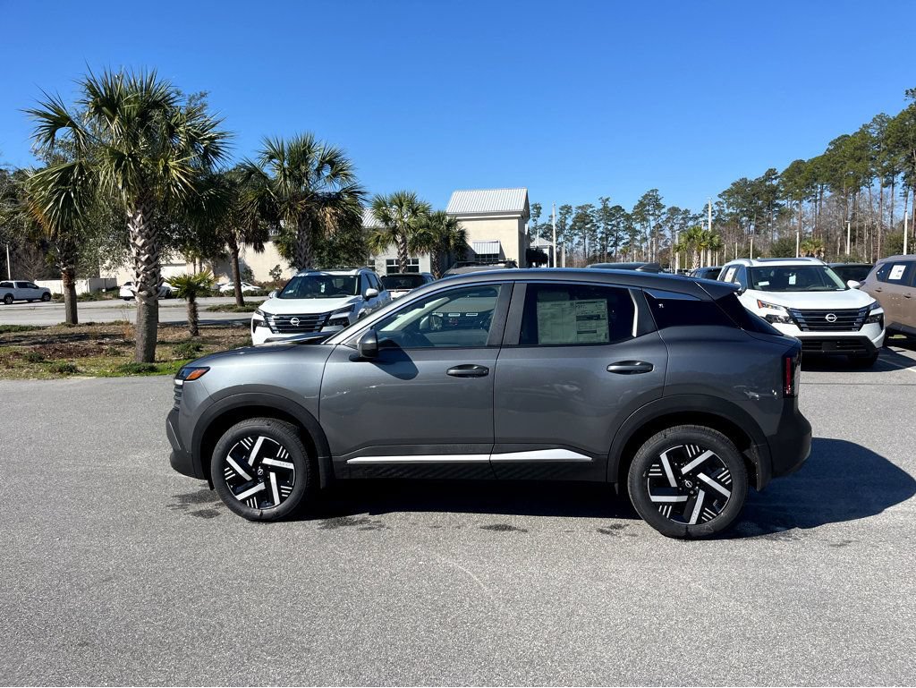 New 2025 Nissan Kicks SR FWD image 12