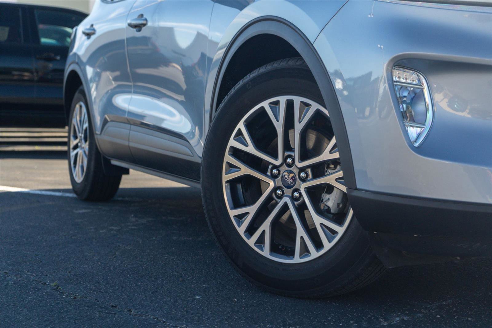 Used 2022 Ford Escape SEL image 2