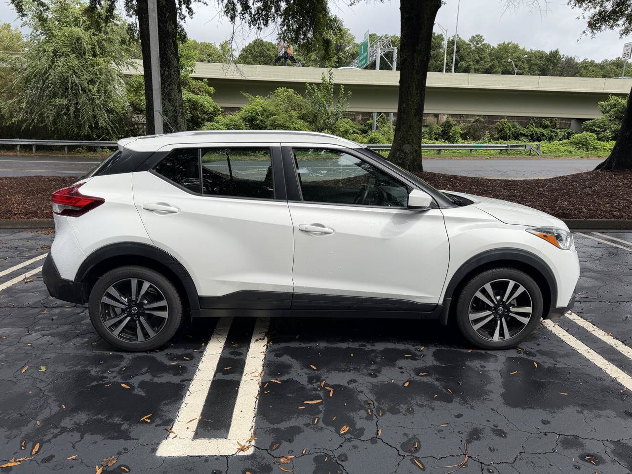 Used 2019 Nissan Kicks SV FWD image 4