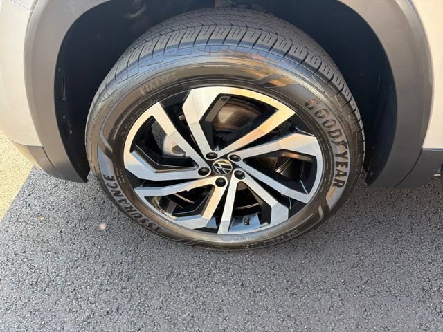 Used 2023 Volkswagen Atlas Cross Sport SEL AWD/4WD image 31