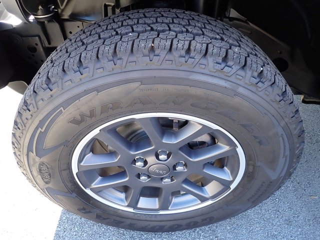 Used 2020 Jeep Gladiator Overland image 12