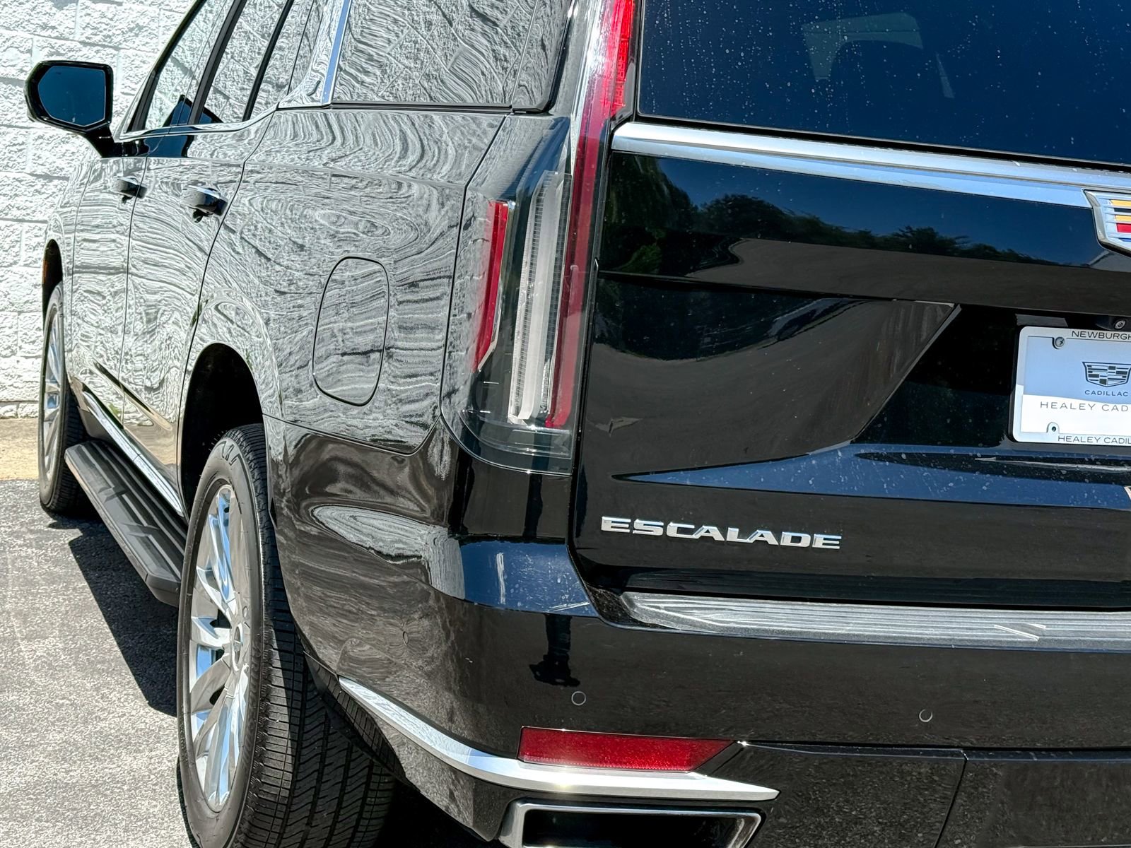 Used 2021 Cadillac Escalade Premium Luxury AWD/4WD image 10