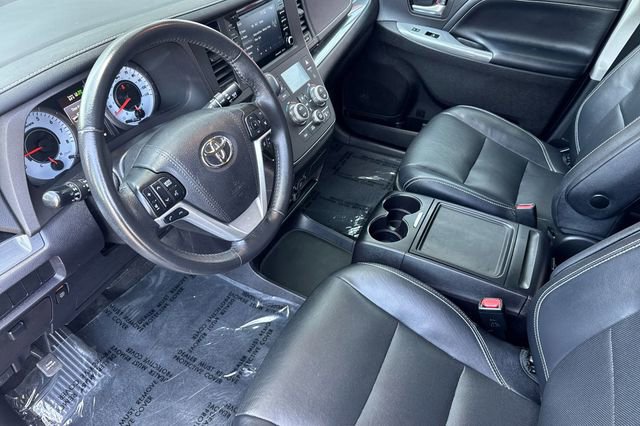 Used 2018 Toyota Sienna SE w/ SE Preferred Package FWD image 11