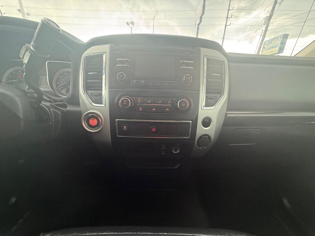 Used 2018 Nissan Titan SV RWD image 20