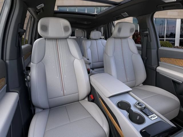 New 2027 Cadillac Vistiq Luxury AWD/4WD image 16