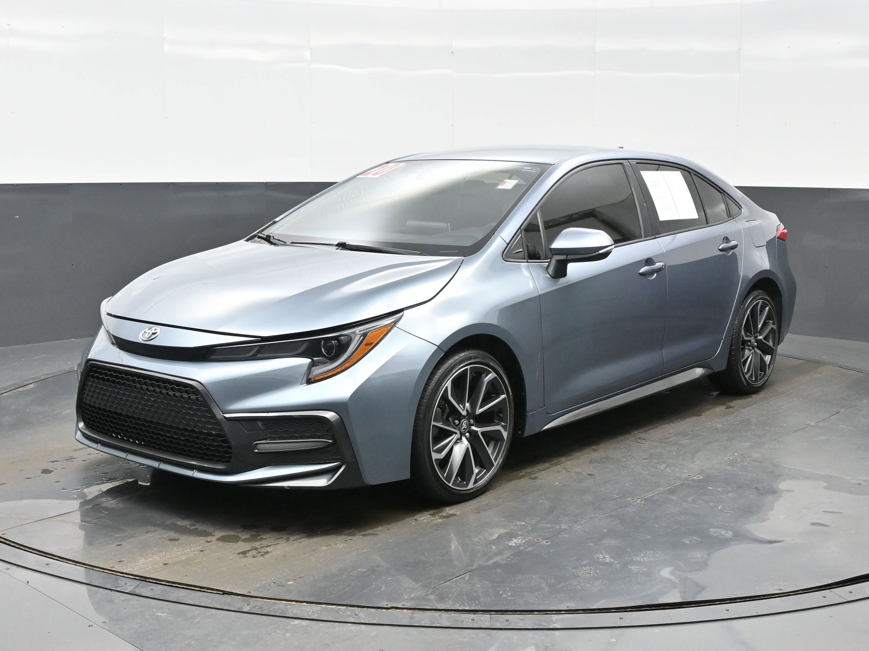 Used 2020 Toyota Corolla SE image 2