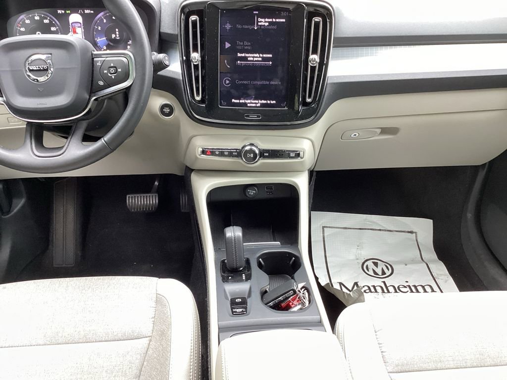 Used 2020 Volvo XC40 T5 Momentum image 14