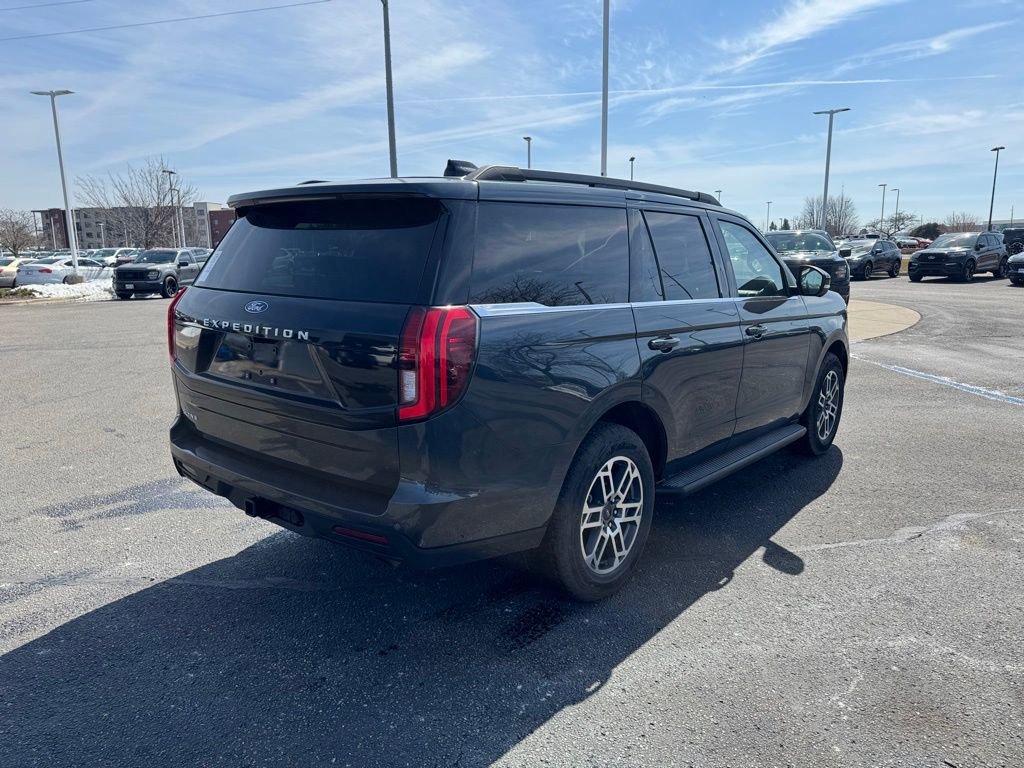Certified 2025 Ford Expedition Active AWD/4WD image 5