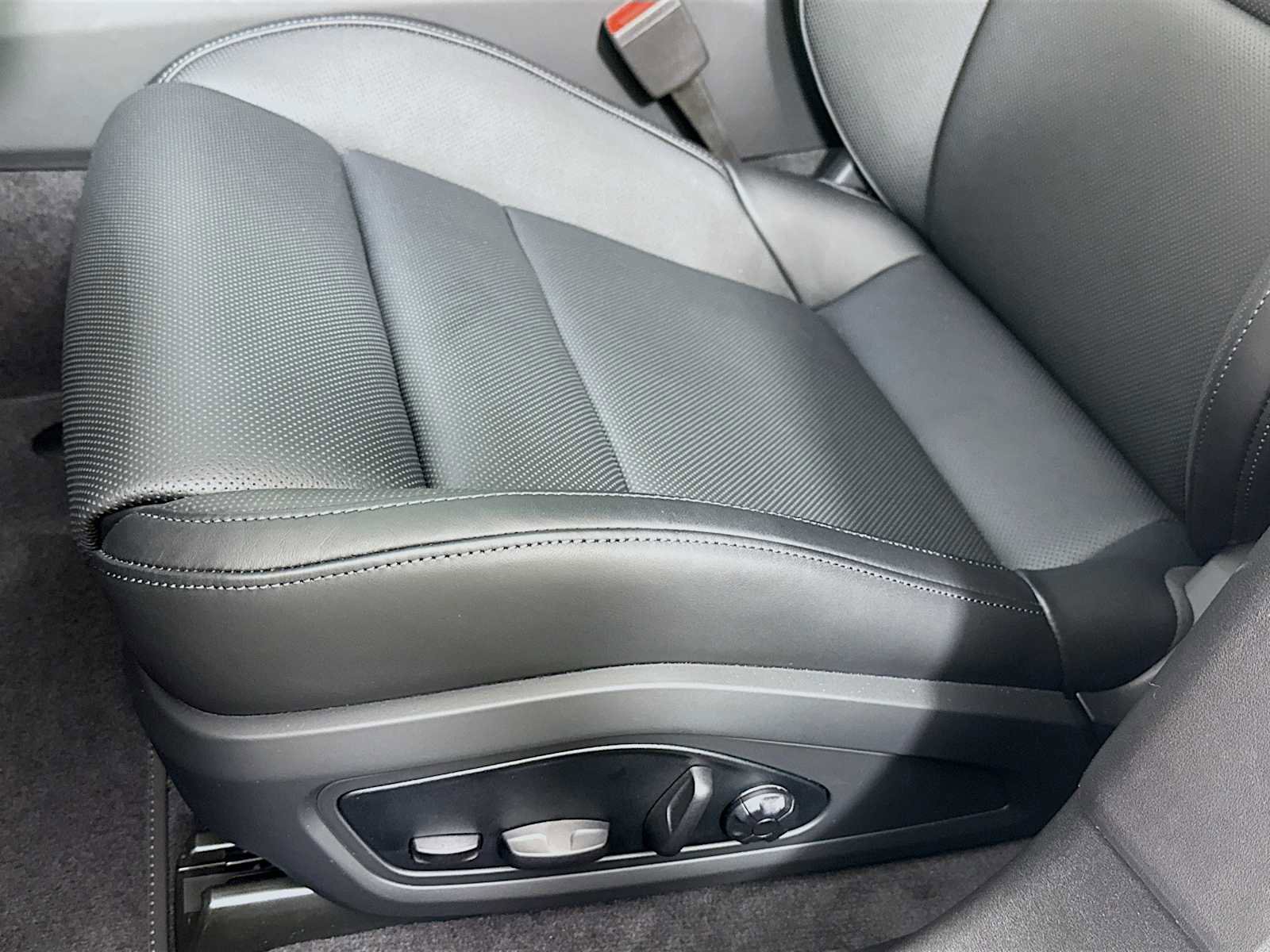 New 2025 Porsche Taycan image 13