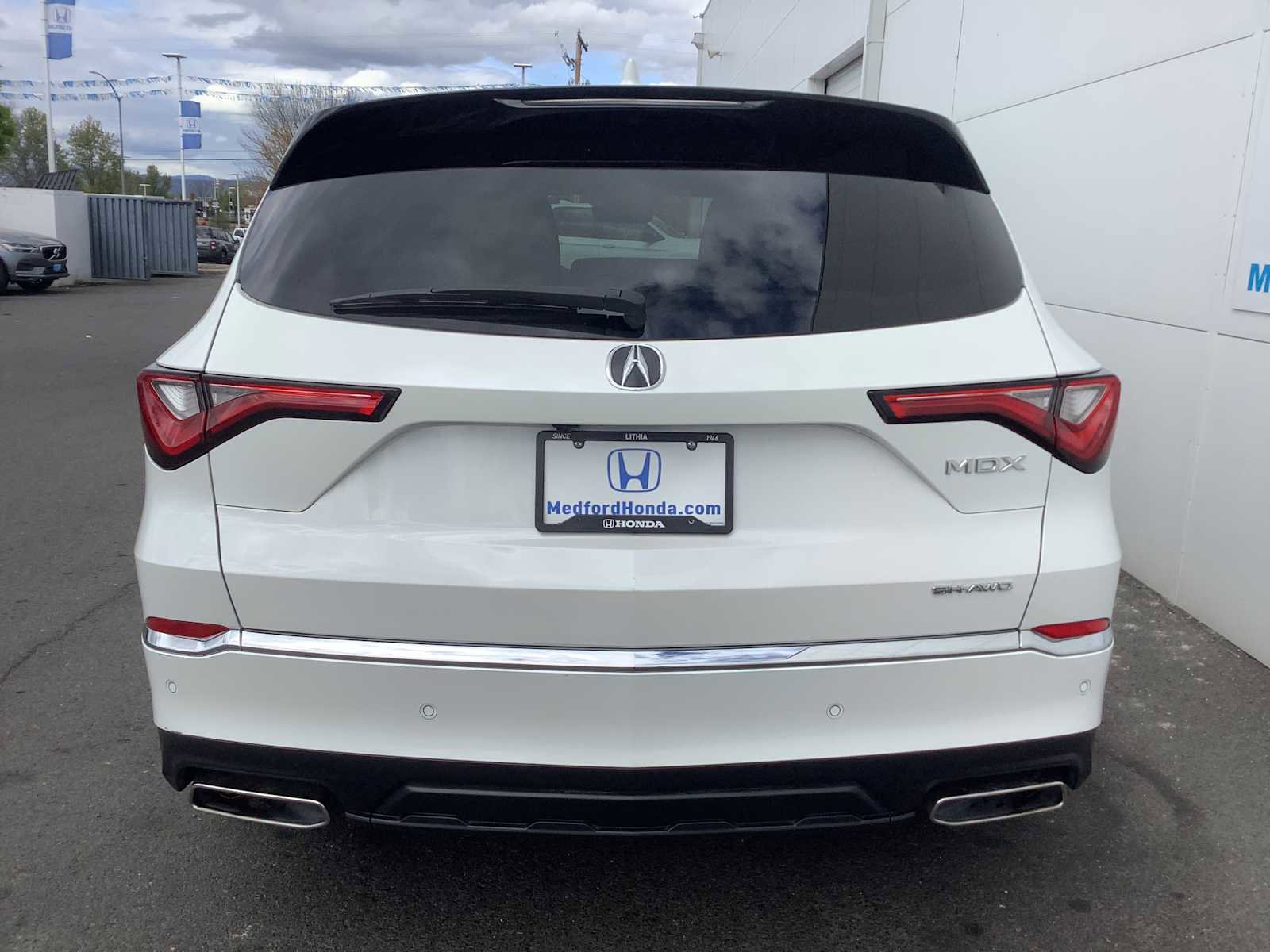 Used 2024 Acura MDX SH-AWD w/ Technology Package image 5