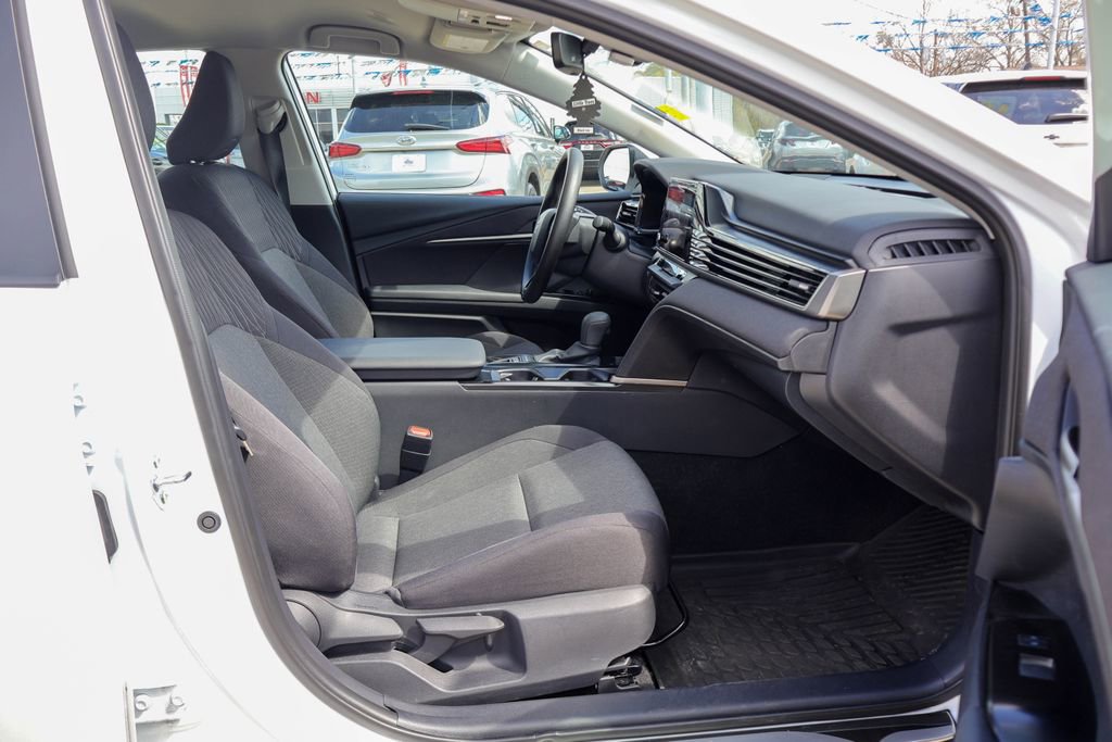 Used 2025 Toyota Camry LE w/ Convenience Package image 8